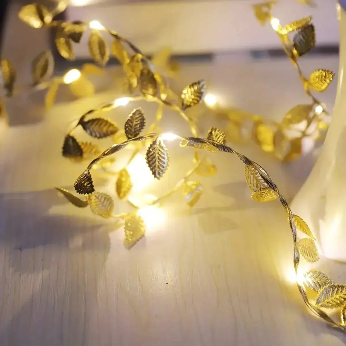 Guirlande LED Dorée à Feuilles – 2M / 20 LED Cuivre pour Déco Mariage, Maison & Fête