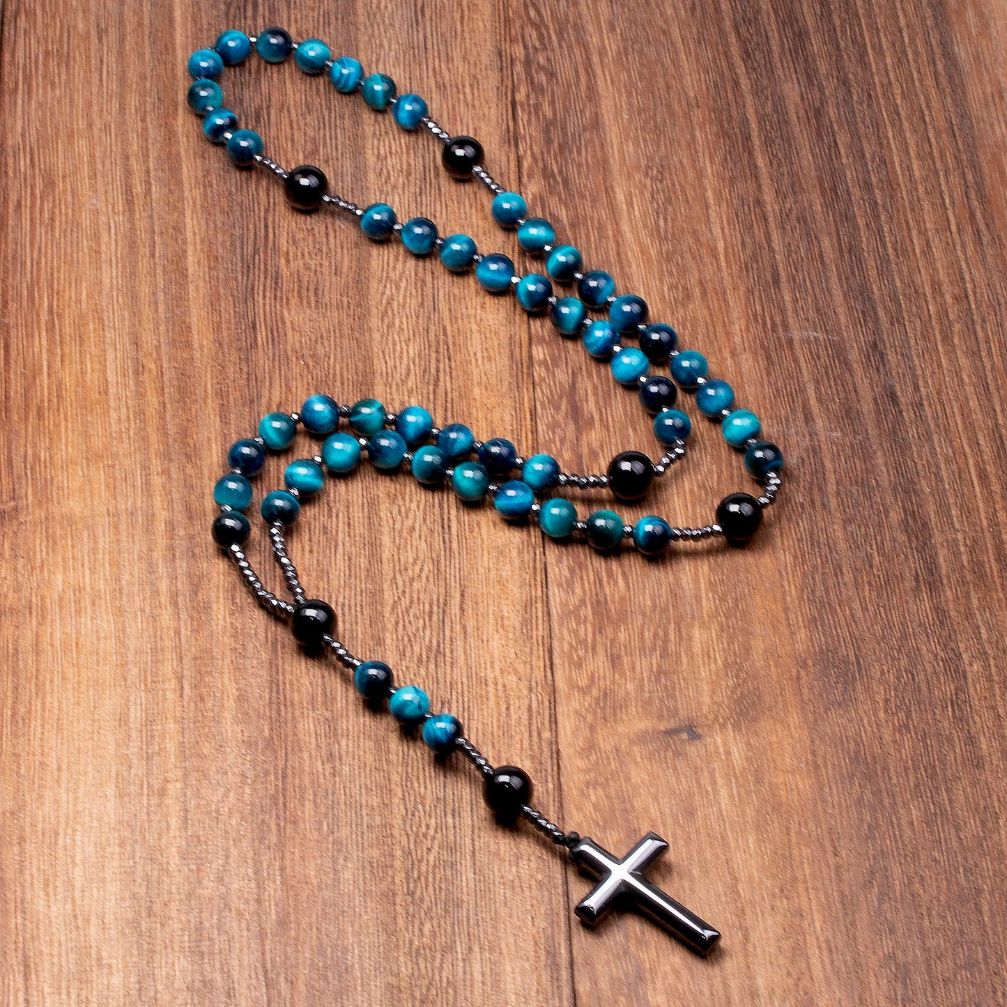 Collier chapelet catholique en œil-de-tigre bleu, onyx et croix en hématite – modèle homme