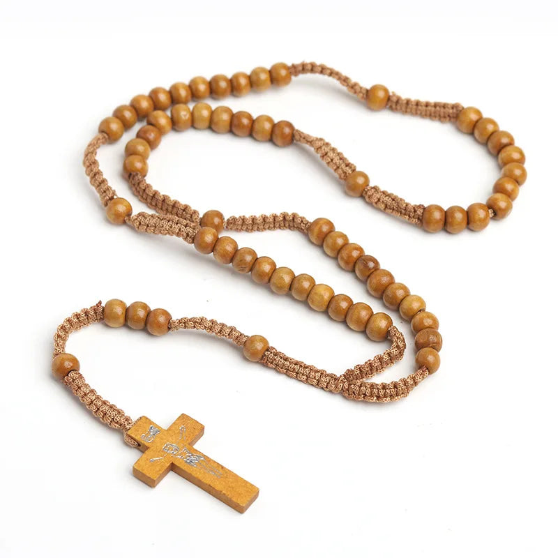 Collier Chapelet en Bois Naturel – Croix de Jésus Tressée à la Main | Bijou Religieux Catholique Unisexe