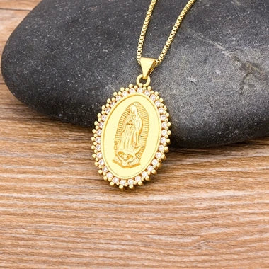 Halskette Jungfrau Maria aus Kupfer und Kristallen – Unisex-Glaubensschmuck
