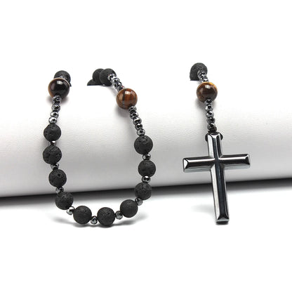 Collier long en pierre de lave et œil-de-tigre avec croix – bijou religieux pour homme