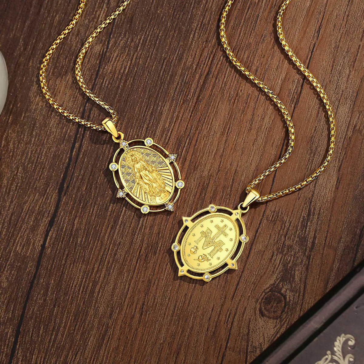 Collier Vierge Marie en Cuivre Plaqué Or 24K – Médaille Chrétienne
