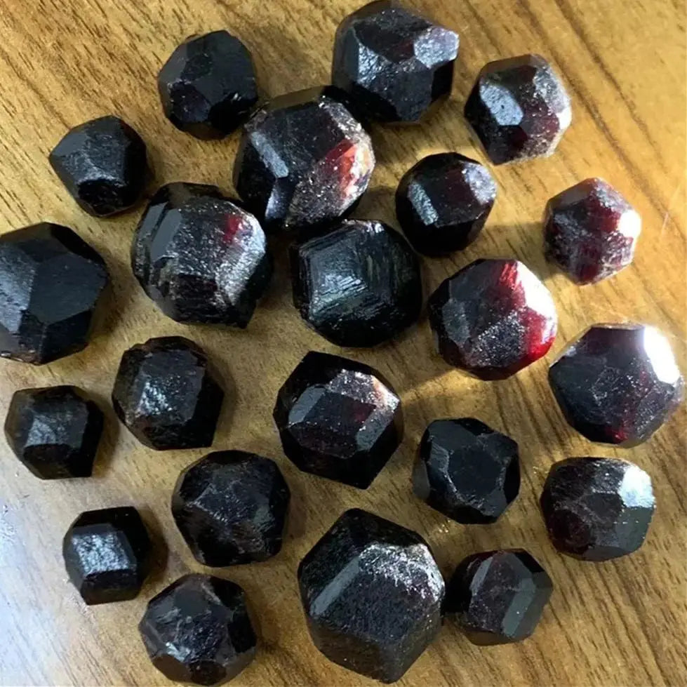 Grenat rouge naturel brut – Pierre minérale de collection, cristal spirituel et cadeau énergétique
