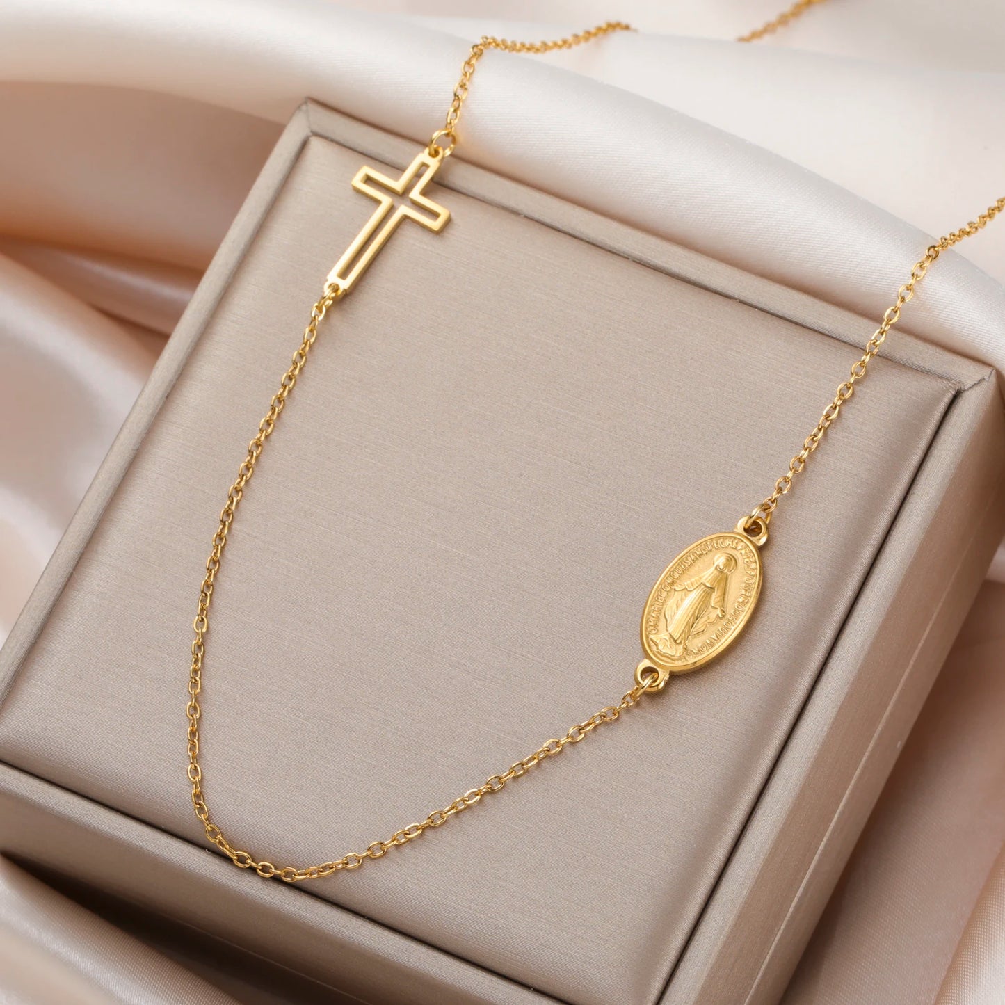 Collier Vierge Marie Notre-Dame en acier inoxydable – amulette religieuse pour femme