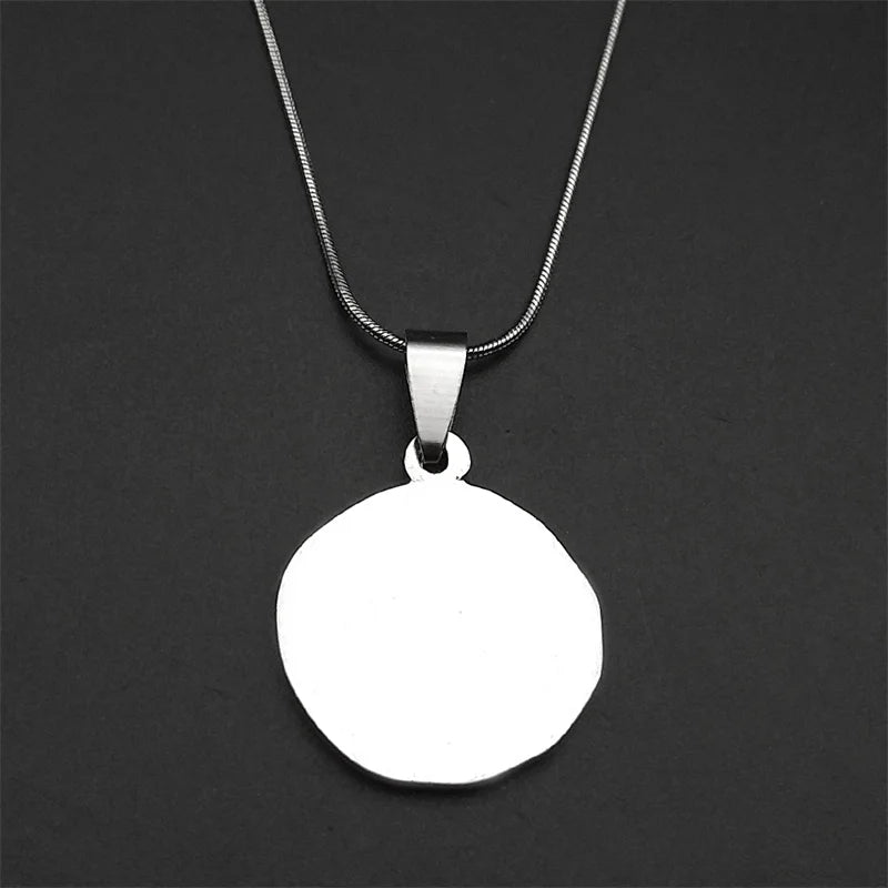Collier Vierge Marie tenant l’Enfant Jésus en acier inoxydable – bijou catholique