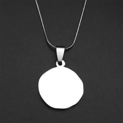Collier Vierge Marie tenant l’Enfant Jésus en acier inoxydable – bijou catholique