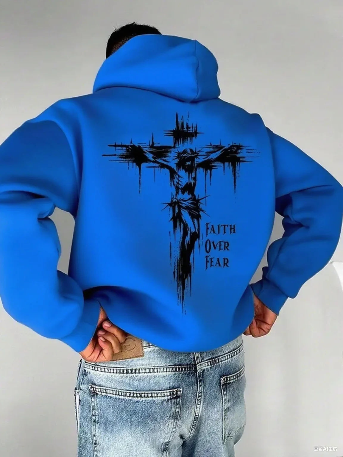 Hoodie chrétien homme “Faith Overcomes Fear” avec croix au dos