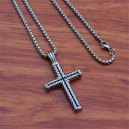 Collier pendentif croix torsadée en acier inoxydable – bijou chrétien unisexe