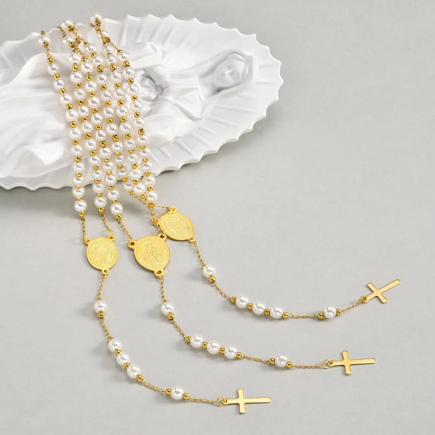 Rosenkranz-Halskette mit Perlen und Jungfrau Maria mit Kreuz – religiöser Schmuck für Damen