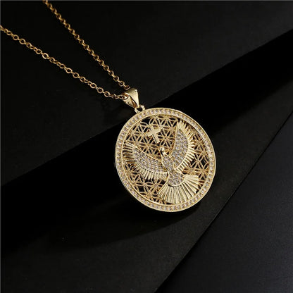 Collier Femme Esprit Saint Doré 18K – Pendentif Oiseau Sacré avec Croix et Chaîne Délicate
