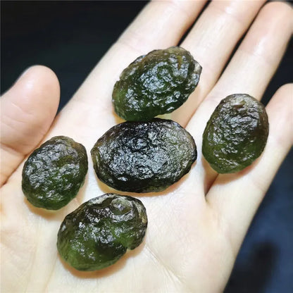 Pierre de Moldavite naturelle verte 5-25 g – Cristal minéral tchèque pour pendentif et collection