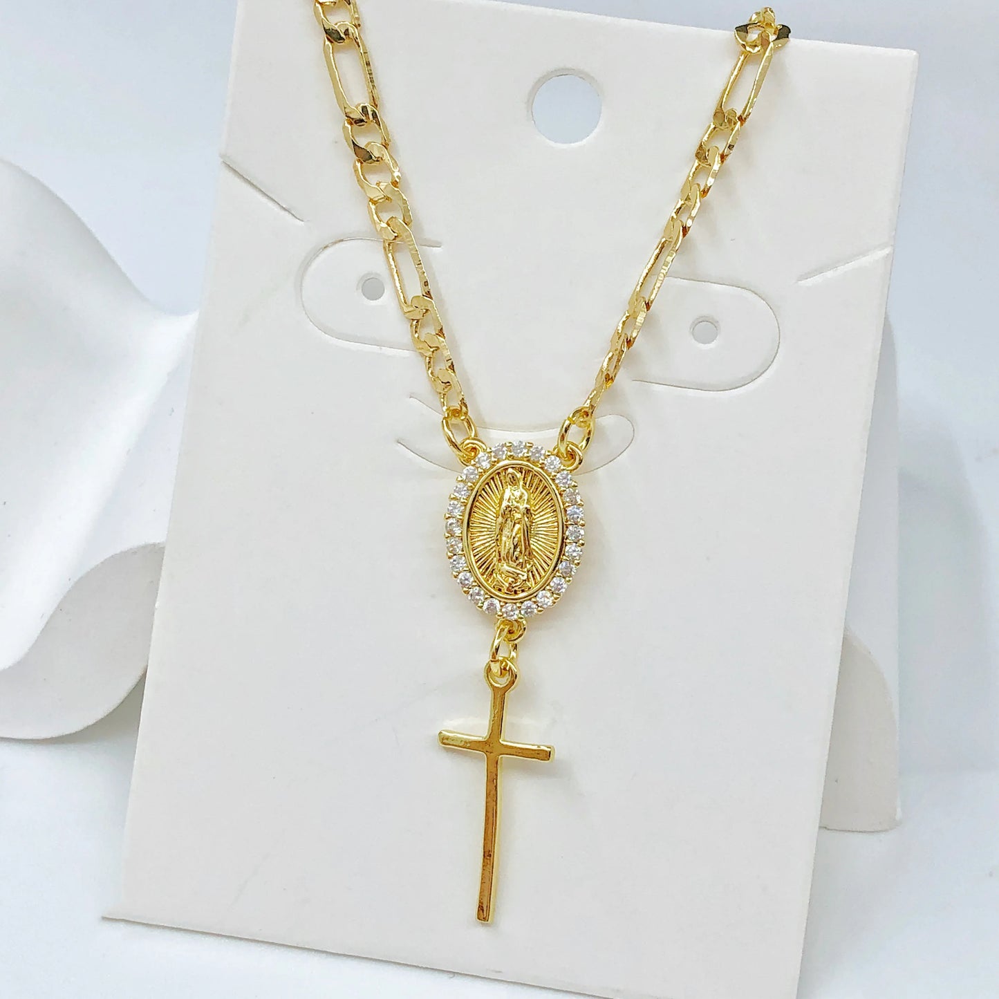 Collier Vierge Marie et croix plaqué or – bijou religieux unisexe