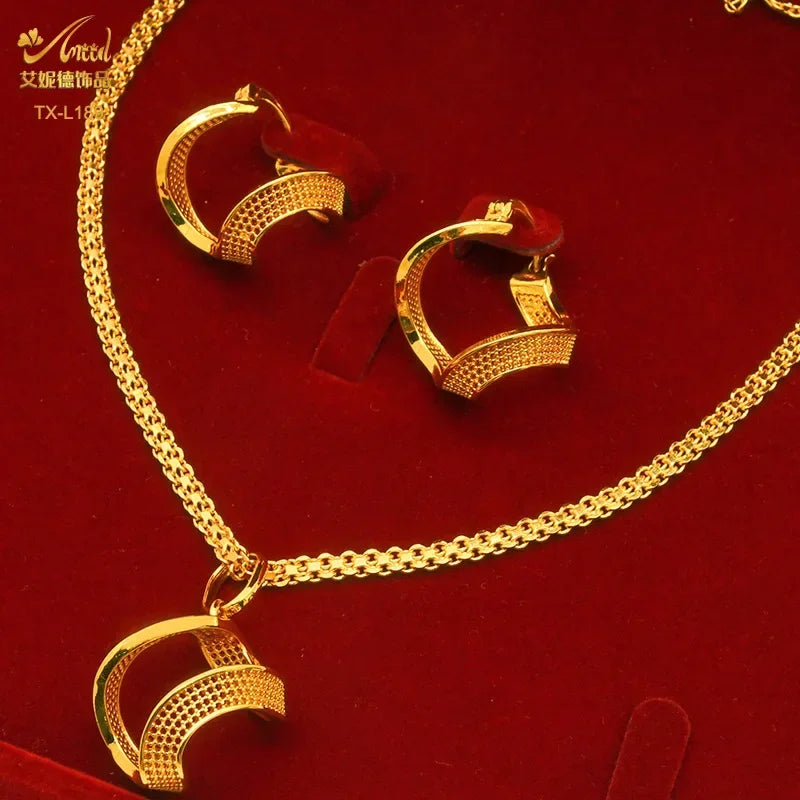 Parure Dorée 2 Pièces – Collier Géométrique & Boucles d’Oreilles