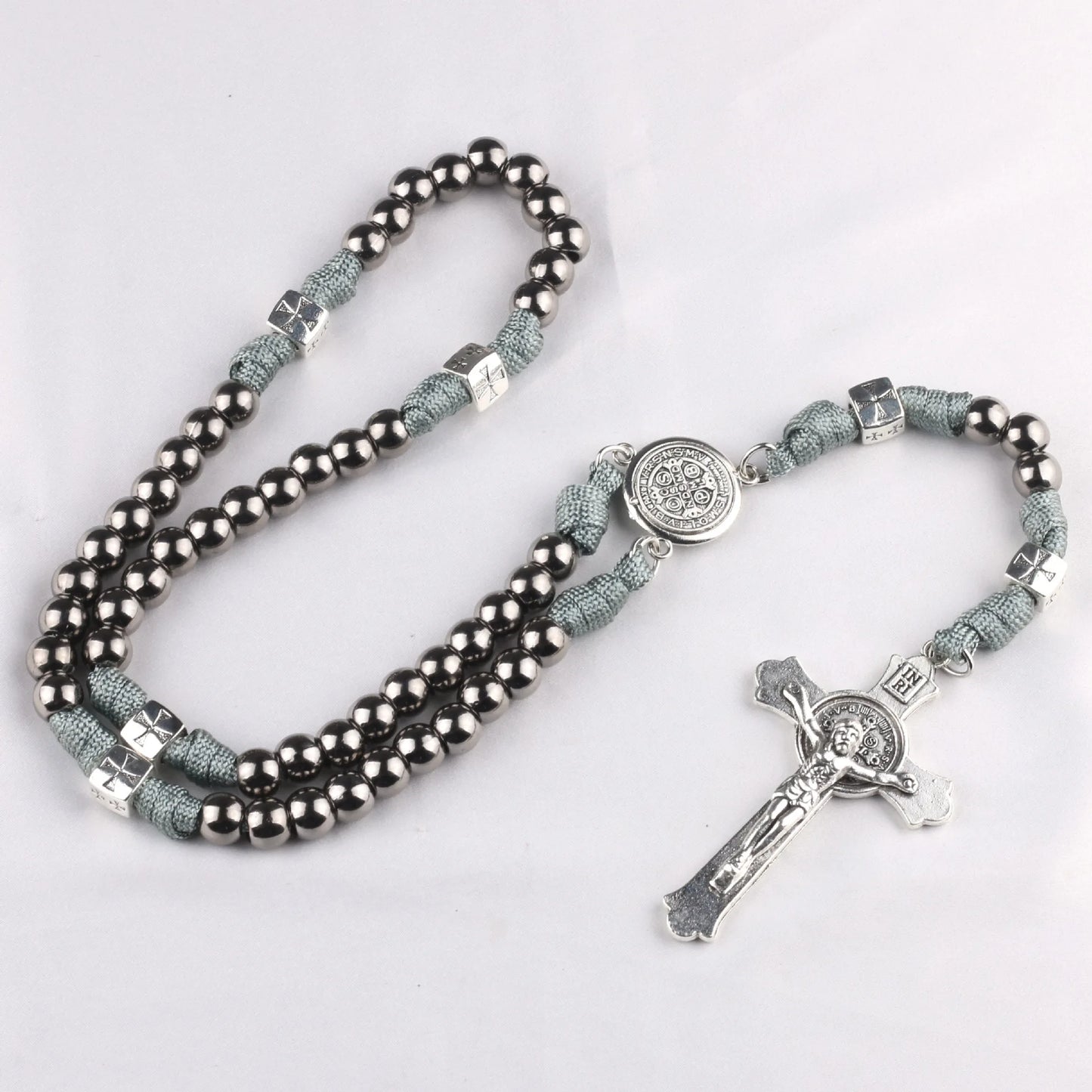 Collier croix Saint Benoît vintage avec cordon tressé – bijou de prière pour homme