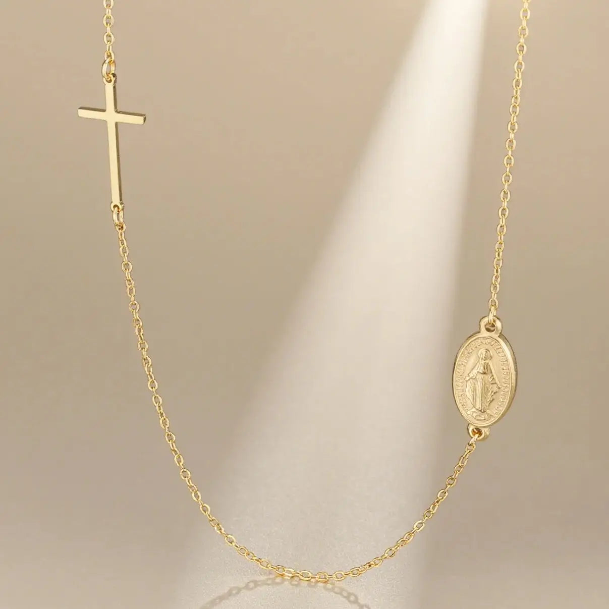 Collier Vierge Marie Notre-Dame en acier inoxydable – amulette religieuse pour femme