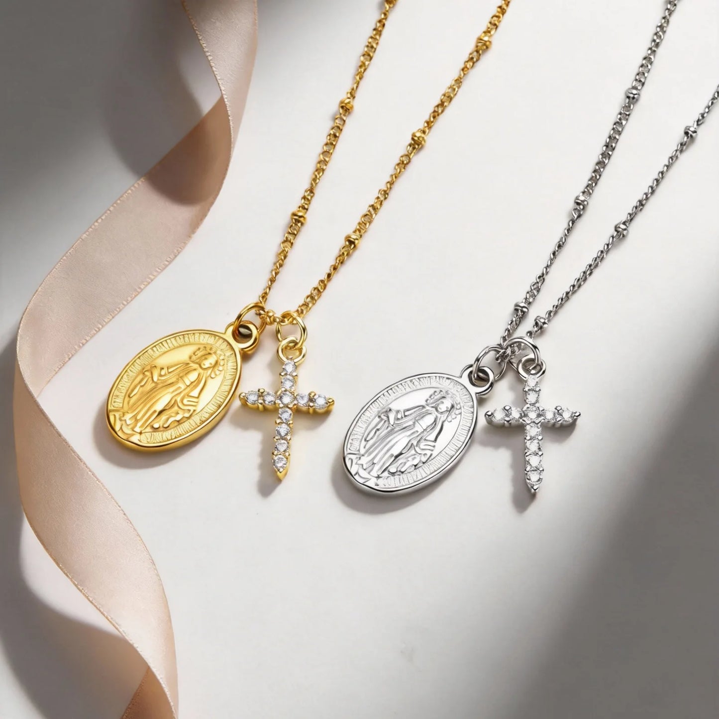 Collier Vierge Marie avec croix en zircon – bijou religieux pour femme