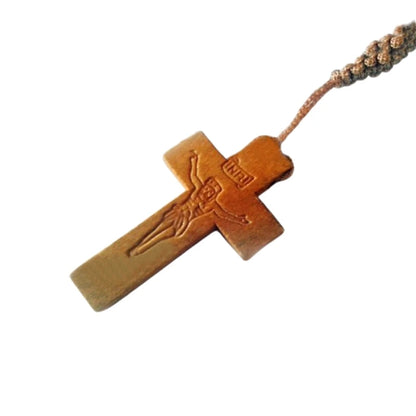 Collier chapelet en perles de bois avec croix – décoration religieuse
