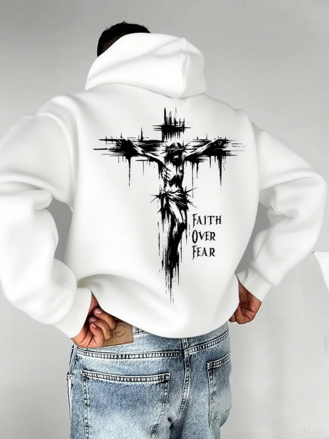 Hoodie chrétien homme “Faith Overcomes Fear” avec croix au dos