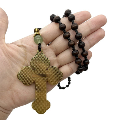 Goldenes orthodoxes Kreuz mit Holzkette – religiöses Schmuckstück