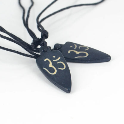 Collier Om Aum tribal – Pendentif spirituel style os de yak