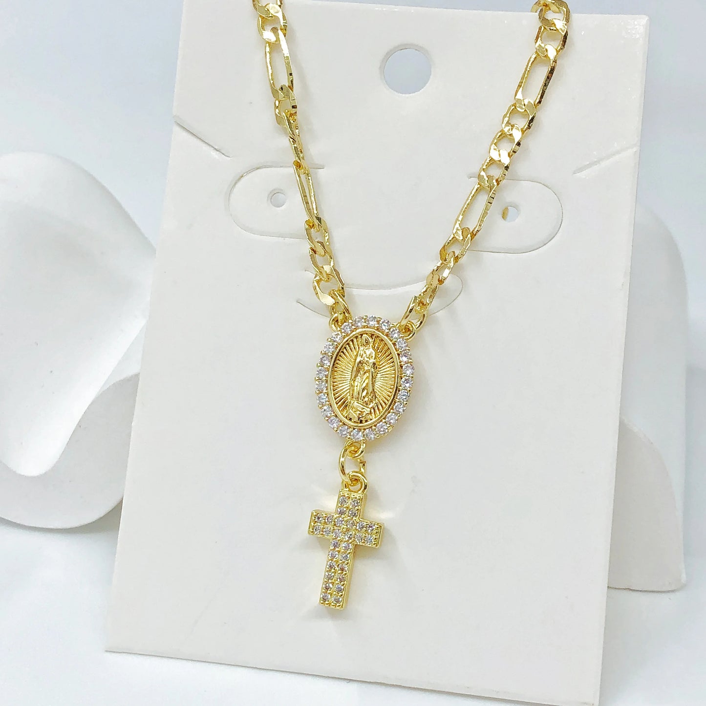 Collier Vierge Marie et croix plaqué or – bijou religieux unisexe