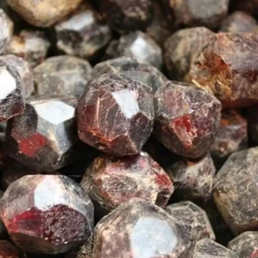 Grenat rouge naturel brut – Pierre minérale de collection, cristal spirituel et cadeau énergétique