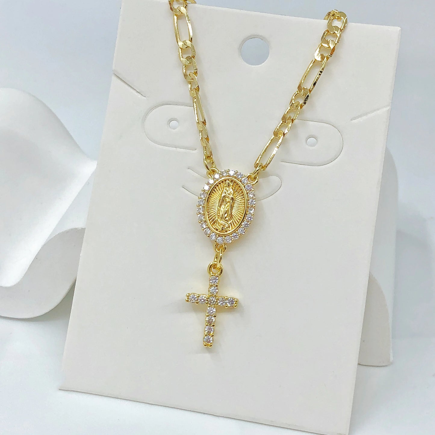Collier Vierge Marie et croix plaqué or – bijou religieux unisexe