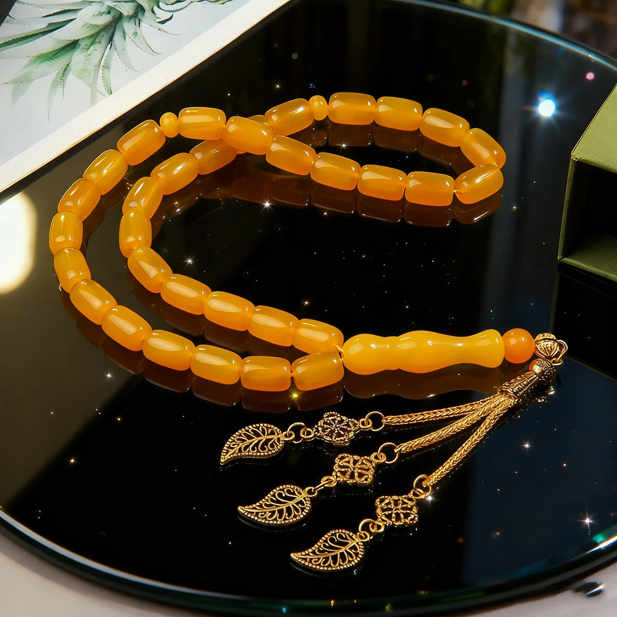 Bracelet de Prière en Agate Jaune avec Pendentif Feuille Ajourée