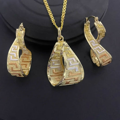 Parure Dorée 2 Pièces – Collier Géométrique & Boucles d’Oreilles