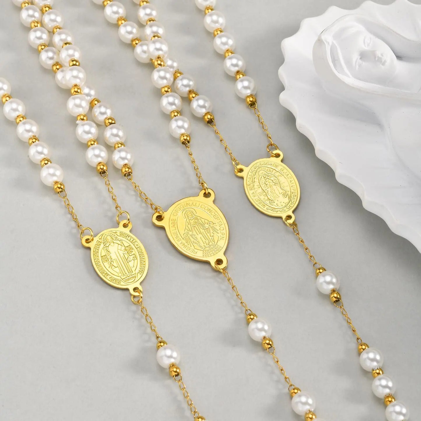 Rosenkranz-Halskette mit Perlen und Jungfrau Maria mit Kreuz – religiöser Schmuck für Damen