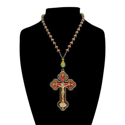 Goldenes orthodoxes Kreuz mit Holzkette – religiöses Schmuckstück