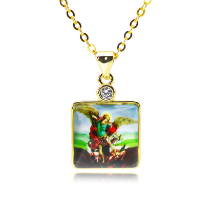Pendentif Archange Saint Michel Doré – Médaille Religieuse Catholique avec Bord Coquillage et Zircons