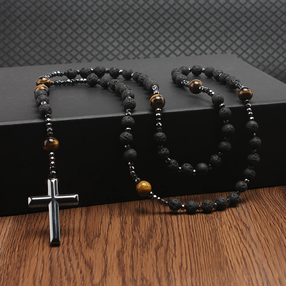 Collier long en pierre de lave et œil-de-tigre avec croix – bijou religieux pour homme