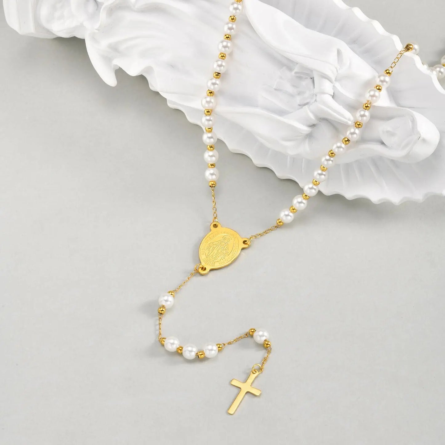 Rosenkranz-Halskette mit Perlen und Jungfrau Maria mit Kreuz – religiöser Schmuck für Damen