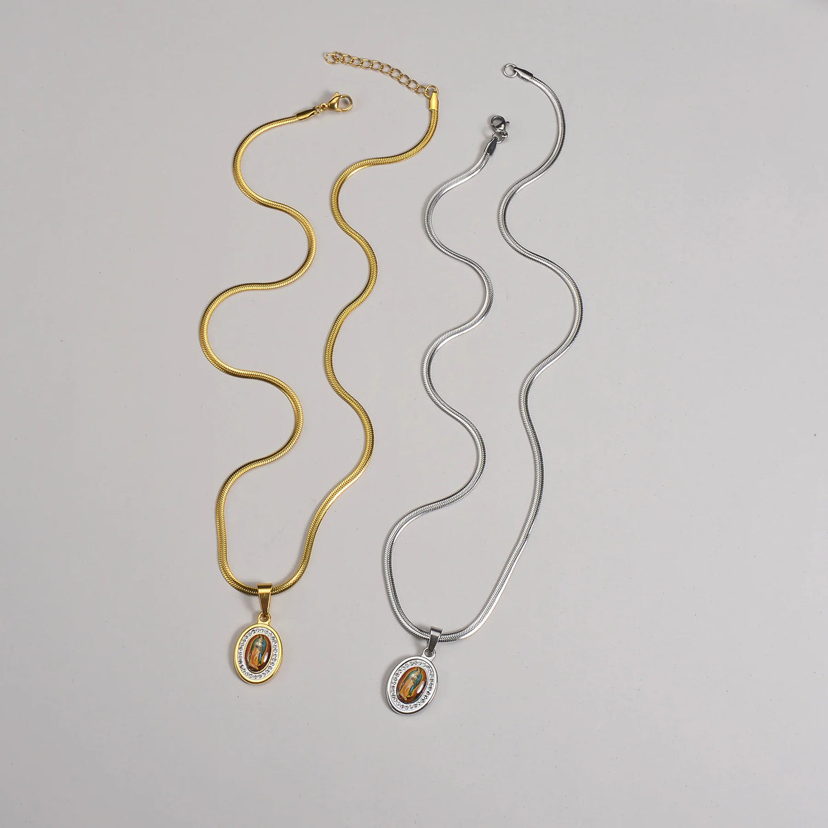 Collier Vierge Marie en Acier Inoxydable – Pendentif Religieux Doré ou Argenté