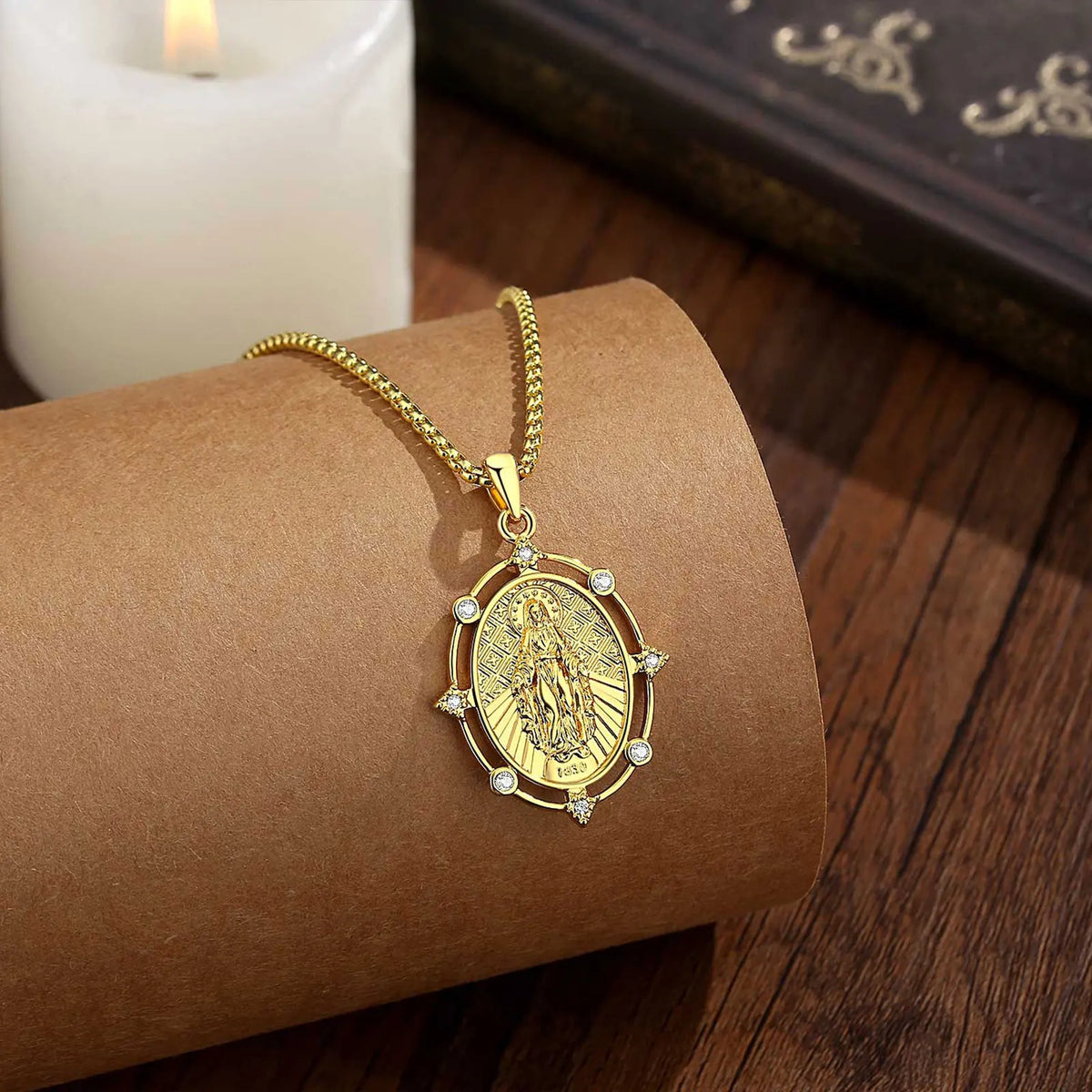 Collier Vierge Marie en Cuivre Plaqué Or 24K – Médaille Chrétienne