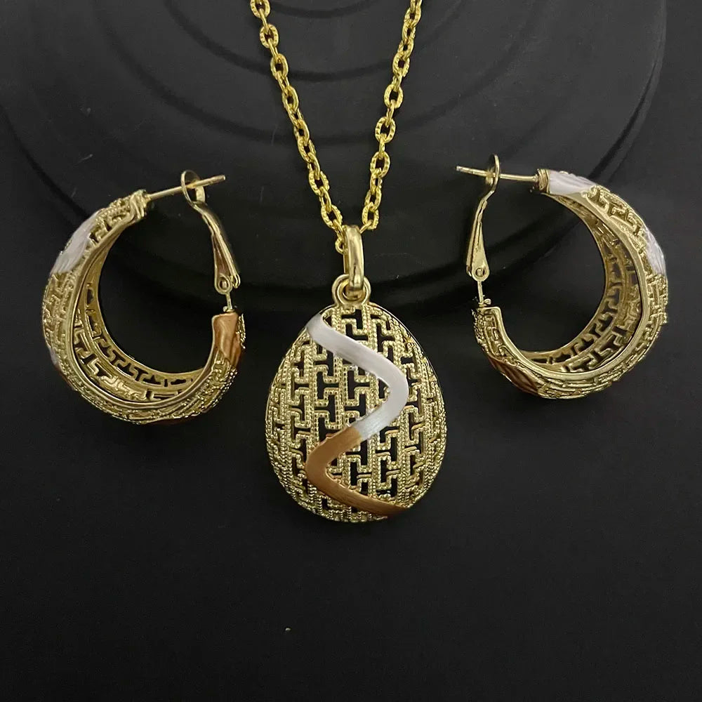 Parure Dorée 2 Pièces – Collier Géométrique & Boucles d’Oreilles