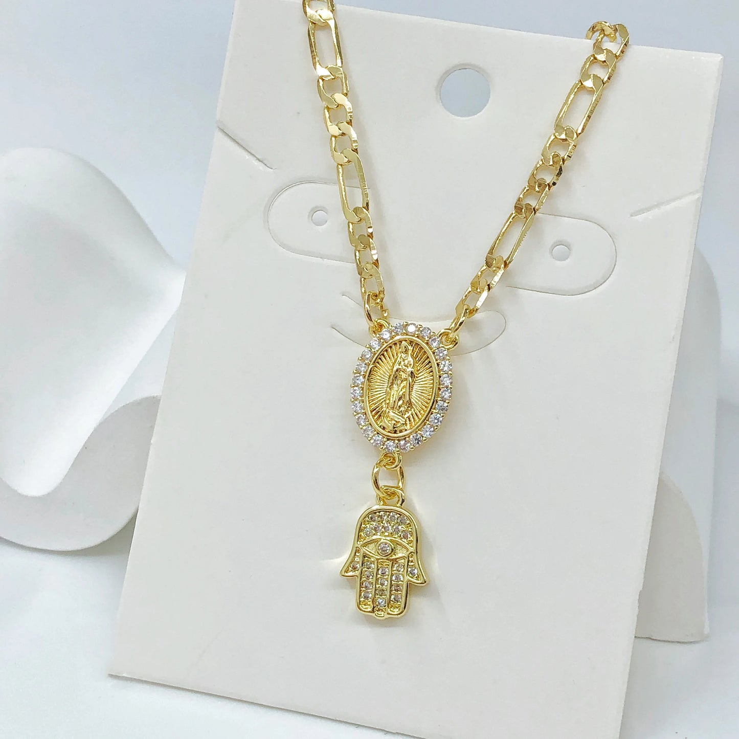 Collier Vierge Marie et croix plaqué or – bijou religieux unisexe