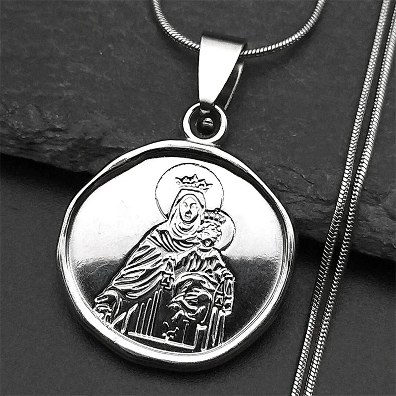 Collier Vierge Marie tenant l’Enfant Jésus en acier inoxydable – bijou catholique