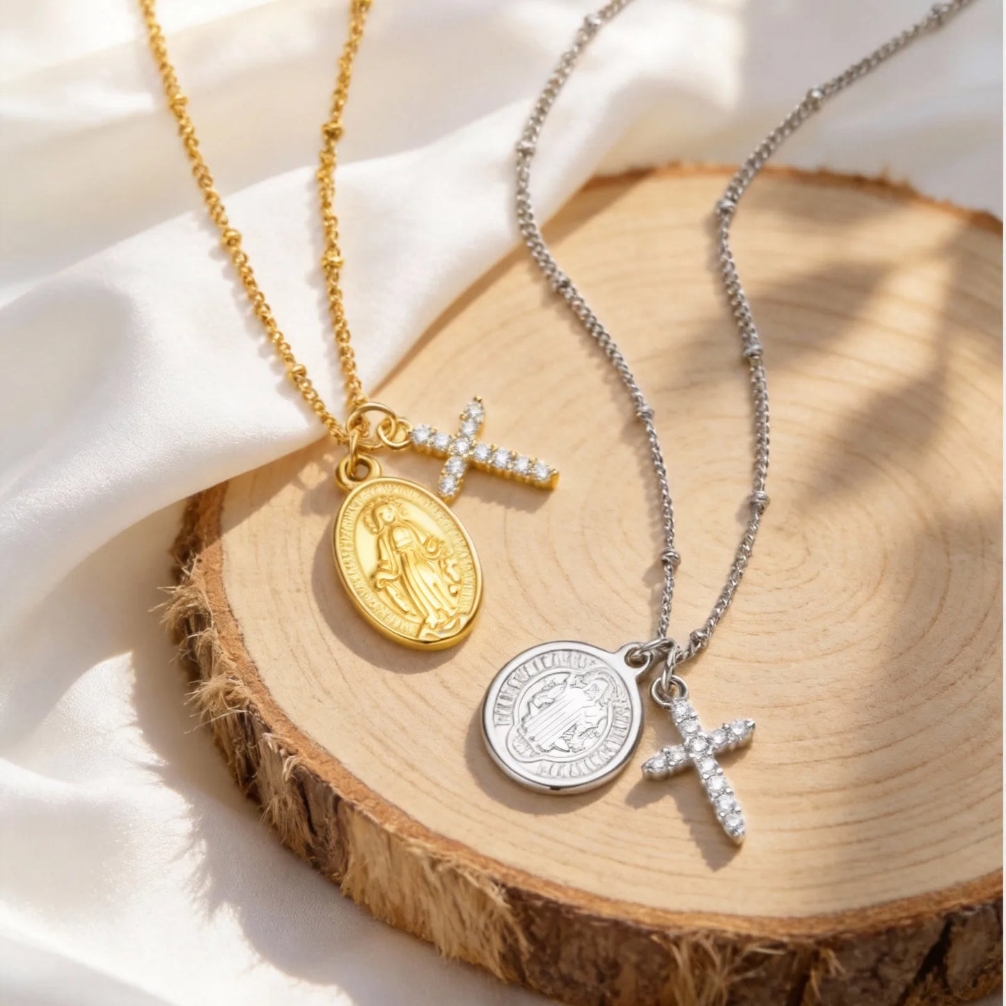Collier Vierge Marie avec croix en zircon – bijou religieux pour femme