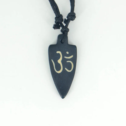 Collier Om Aum tribal – Pendentif spirituel style os de yak