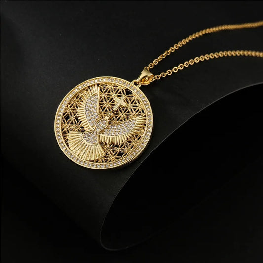 Collier Femme Esprit Saint Doré 18K – Pendentif Oiseau Sacré avec Croix et Chaîne Délicate