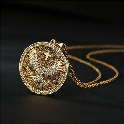 Collier Femme Esprit Saint Doré 18K – Pendentif Oiseau Sacré avec Croix et Chaîne Délicate